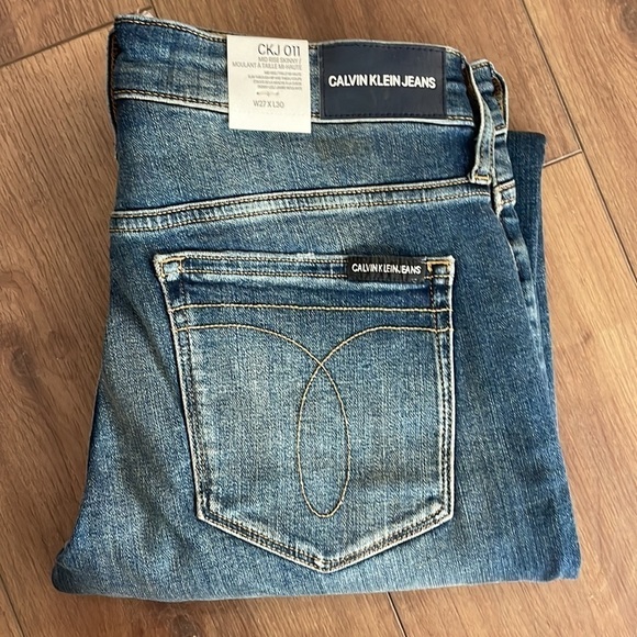 Calvin Klein Mid Rise Skinny Jeans - Picture 2 of 6